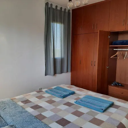 Private In Shared Near Airport - 24 Hour Shuttle Service * Lárnaca