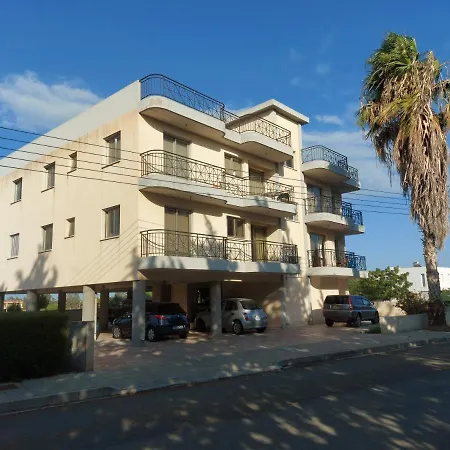 Homestay Private In Shared Near Airport - 24 Hour Shuttle Service Larnaca